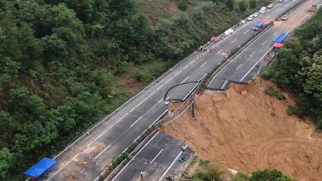 [图说]【喷嚏图卦20240505】巴菲特习惯性地叫出了“查理（芒格）”